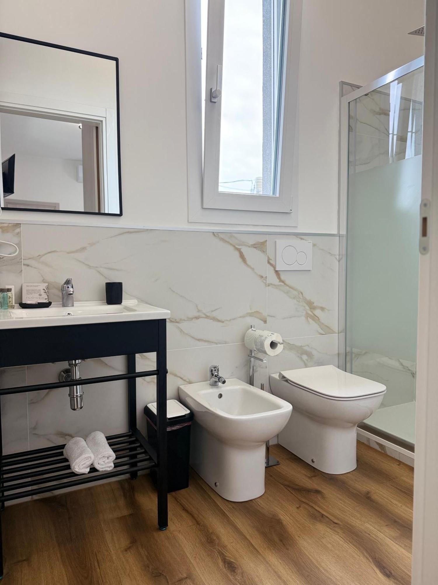 Hotel Infinity House - Eleganza Moderna Tra Treviso E Venezia Casièr Zimmer foto